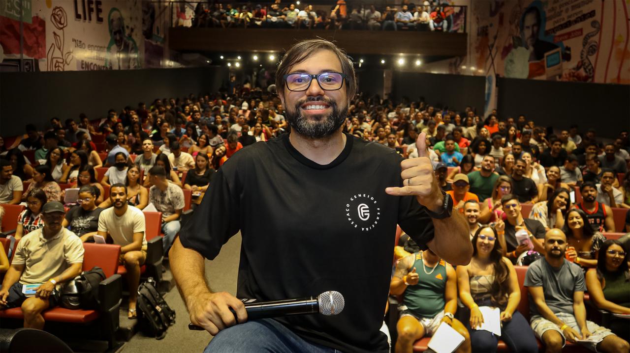 Aulão presencial PMPE com mais de mil alunos no auditório